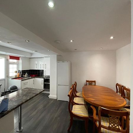 4 Bedroom House 10 Mins Walk To The Beach And Less Than A Mile From Bournemouth Main Station Exterior photo
