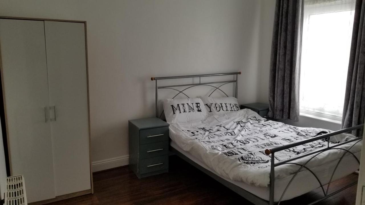 4 Bedroom House 10 Mins Walk To The Beach And Less Than A Mile From Bournemouth Main Station Exterior photo