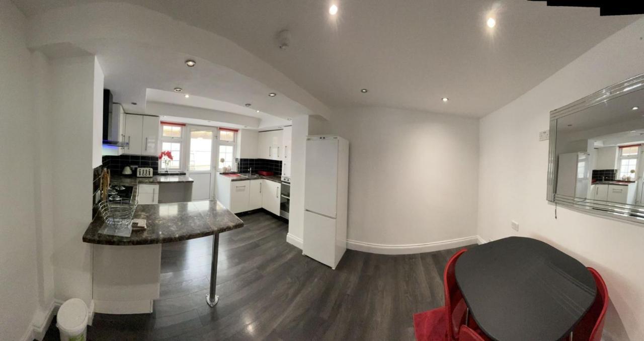 4 Bedroom House 10 Mins Walk To The Beach And Less Than A Mile From Bournemouth Main Station Exterior photo
