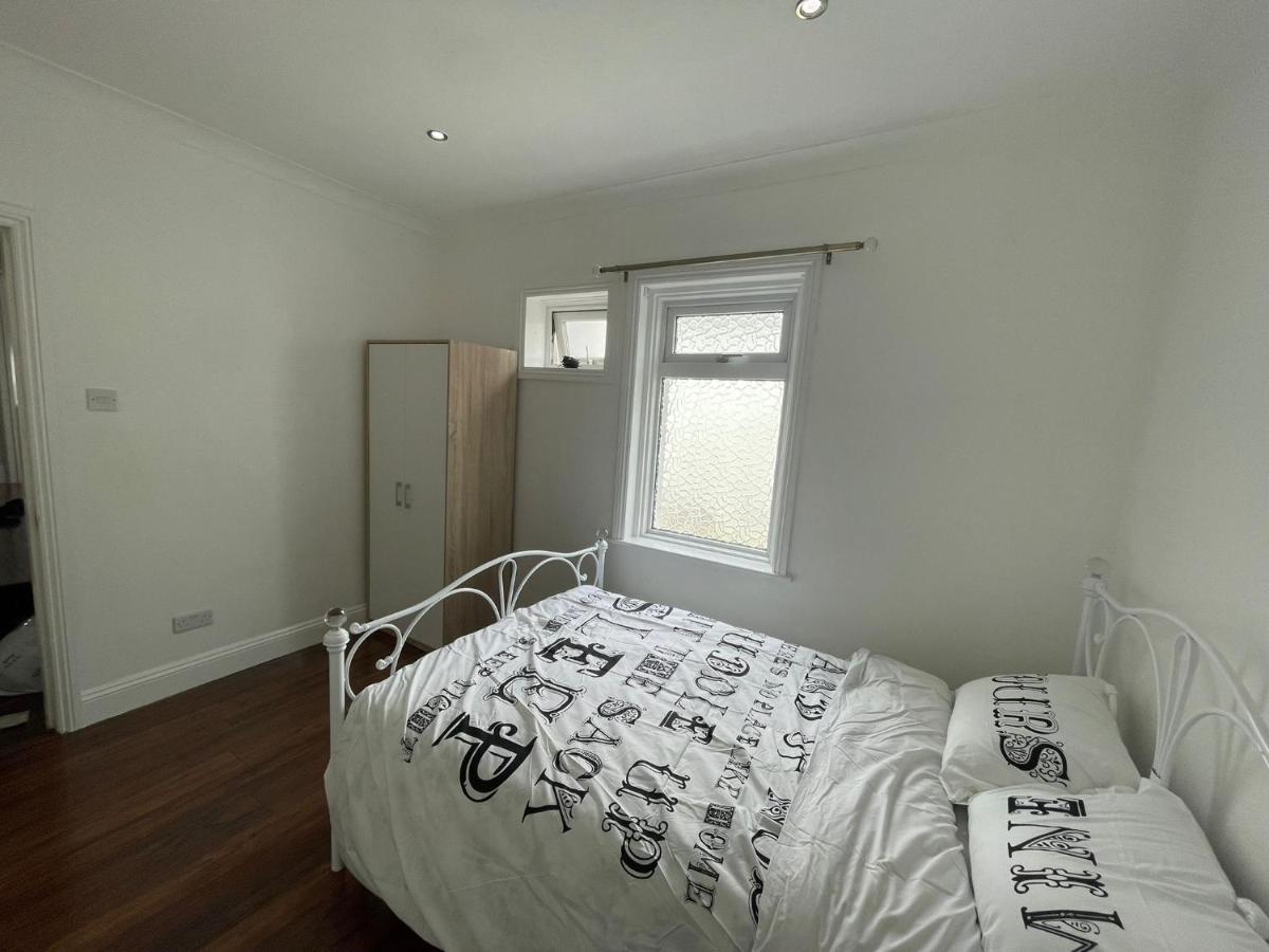 4 Bedroom House 10 Mins Walk To The Beach And Less Than A Mile From Bournemouth Main Station Exterior photo