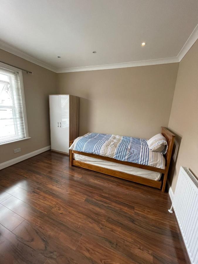 4 Bedroom House 10 Mins Walk To The Beach And Less Than A Mile From Bournemouth Main Station Exterior photo