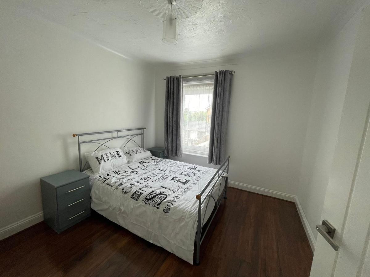 4 Bedroom House 10 Mins Walk To The Beach And Less Than A Mile From Bournemouth Main Station Exterior photo