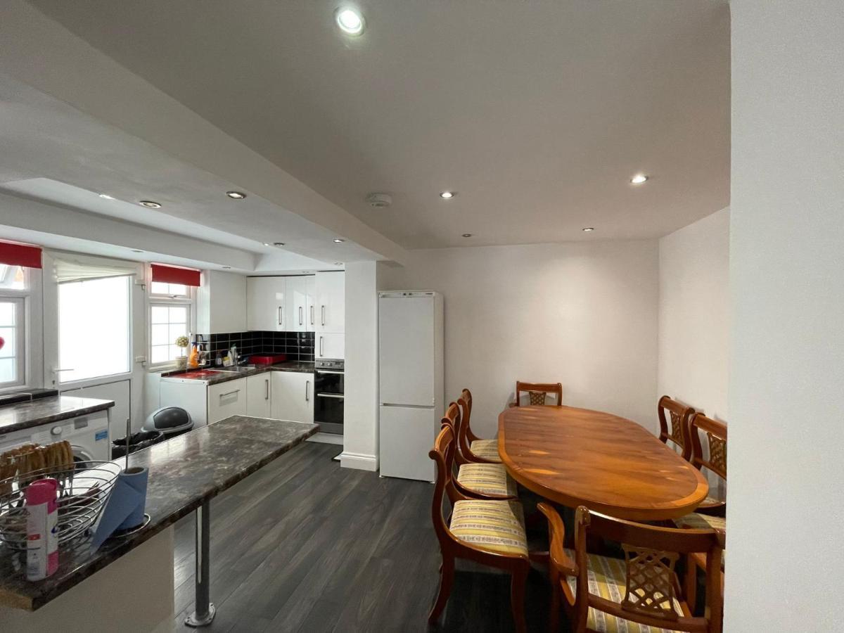 4 Bedroom House 10 Mins Walk To The Beach And Less Than A Mile From Bournemouth Main Station Exterior photo