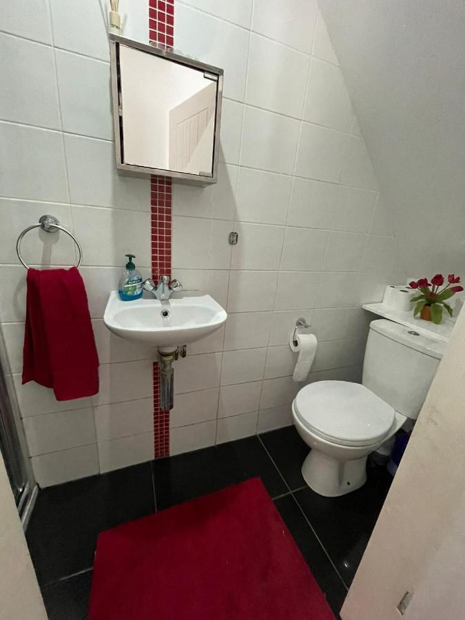 4 Bedroom House 10 Mins Walk To The Beach And Less Than A Mile From Bournemouth Main Station Exterior photo