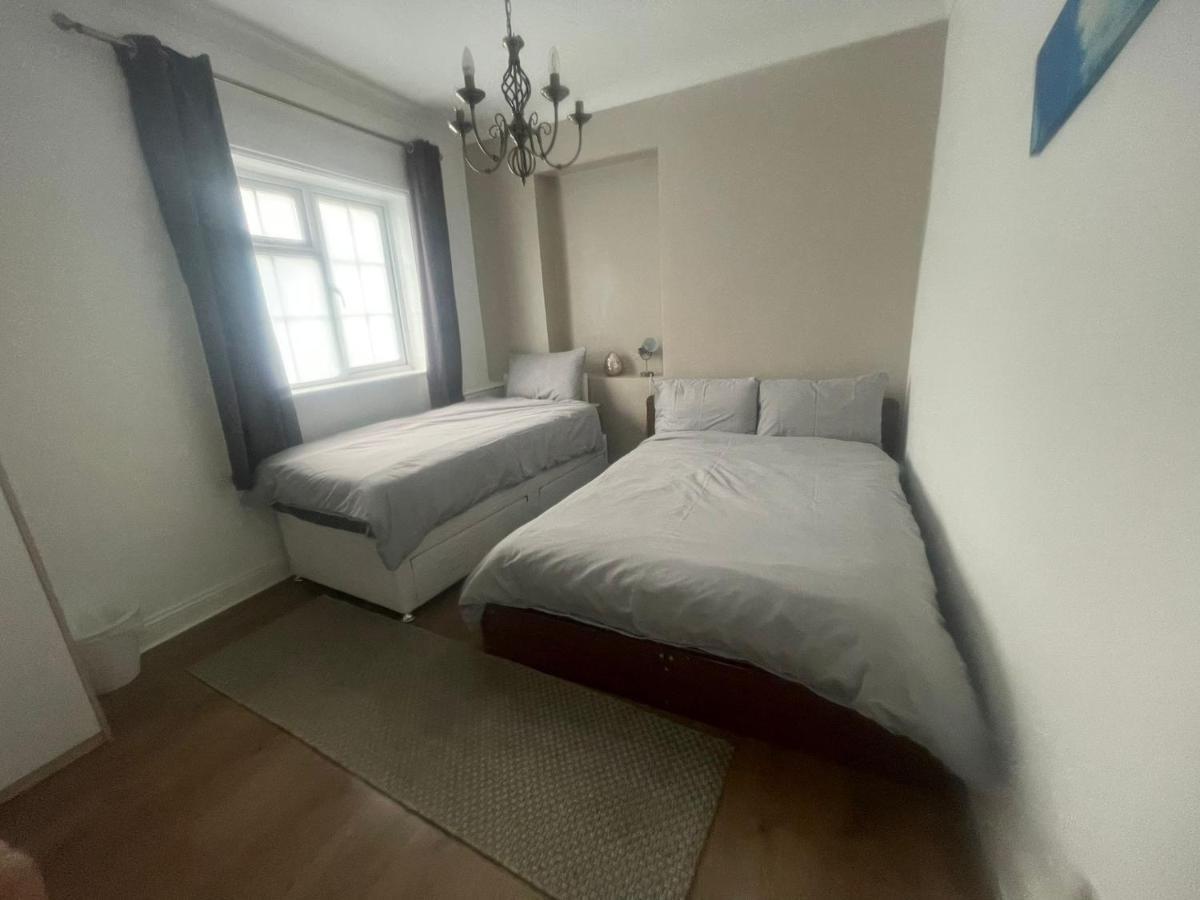 4 Bedroom House 10 Mins Walk To The Beach And Less Than A Mile From Bournemouth Main Station Exterior photo